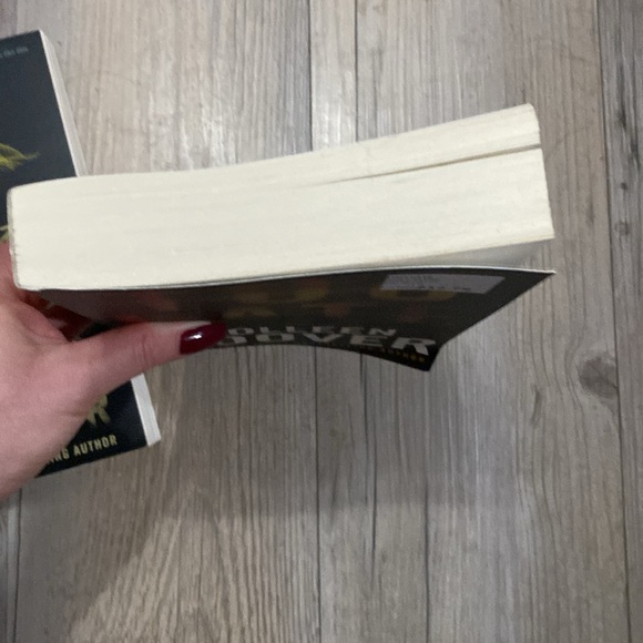 Colleen Hoover BOOKS - Picture 3 of 5